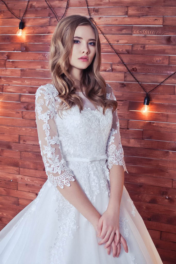 Lace Appliques Half Sleeve Romantic White Ball Gown Tulle Lace up Wedding Dress PM411