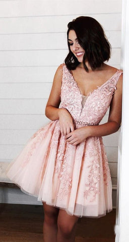 products/Red_Lace_Appliques_Homecoming_Dresses_V_Neck_Tulle_Above_Knee_Short_Prom_Dress_PW947-1.jpg