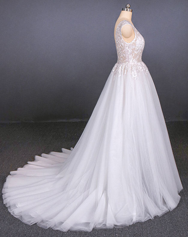 A Line Straps V-Neck Lace Appliques Tulle Wedding Dress Long Wedding Gowns W1128