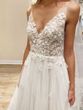 Elegant A line Spaghetti Straps V-Neck Tulle Wedding Dresses Wedding Gowns W1255