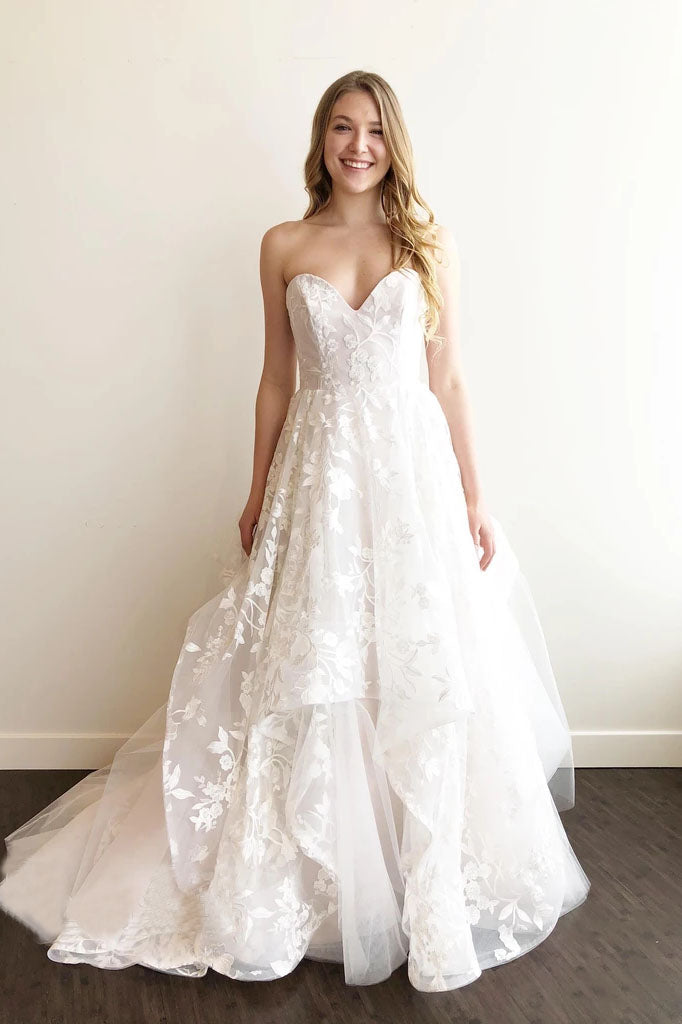 A-line 3D Lace Appliques V-Neck Strapless Wedding Dress Chapel Train Wedding Gowns PW924